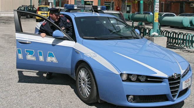 polizia-volante-sportello-2.jpg