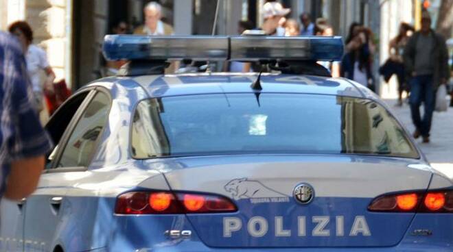 2298013-polizia.jpg