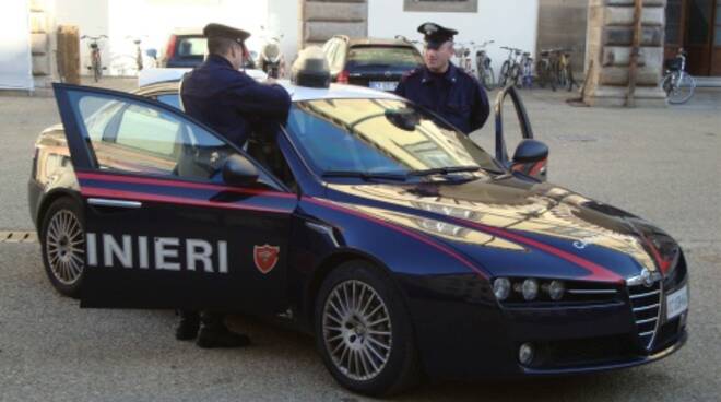 carabinieri-lucca3.jpg