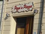 Pizza_in_Piazza_Capanne.jpg