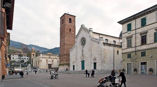 Pietrasanta_domplatz.jpg