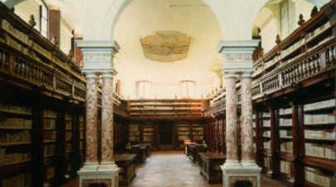 Biblioteca_statale_Lucca.jpg