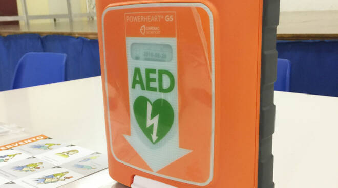 defibrillatore-anche-per-la-scuola-di-Ripa.jpg