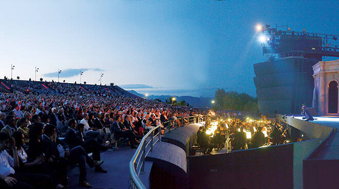 2013-lowgran-taetro-giacomo-puccini-torre-del-lago.jpg