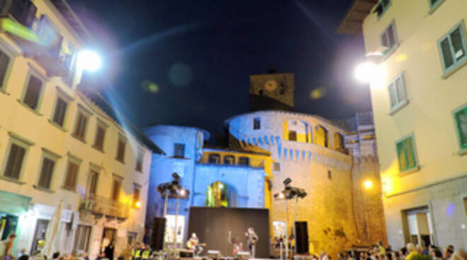 castelnuovo_by_night.jpg