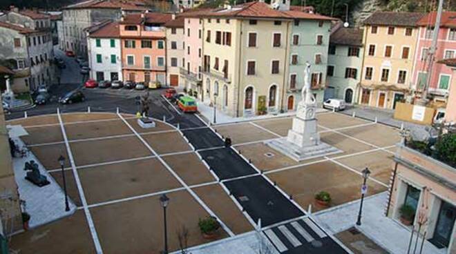 piazzacarducci.jpg