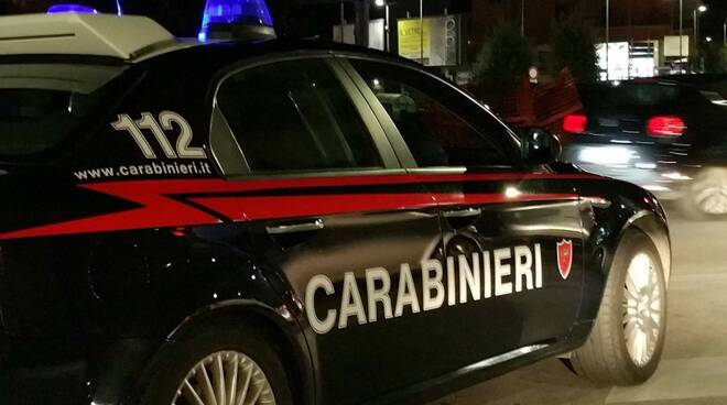 carabinieri_notte_auto_bella.jpg