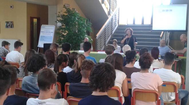 Incontro_al_liceo_Scientifico_Checchi.jpg