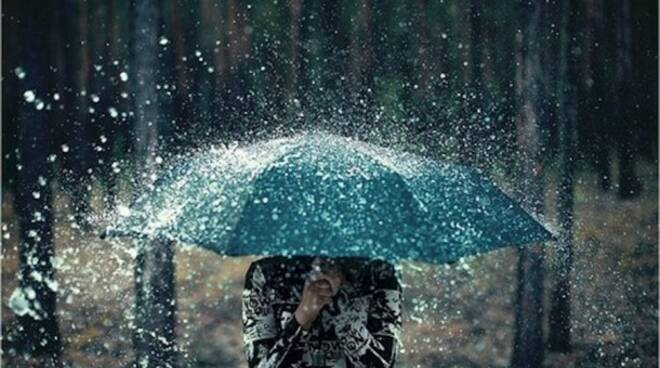 pioggia-temporale-non-si-dice-piacere-bon-ton-buone-maniere-galateo-610x400.jpg