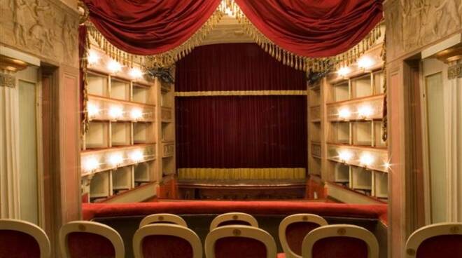 Teatro_del_Giglio_-_foto_Filippo_Brancoli_Pantera.jpg