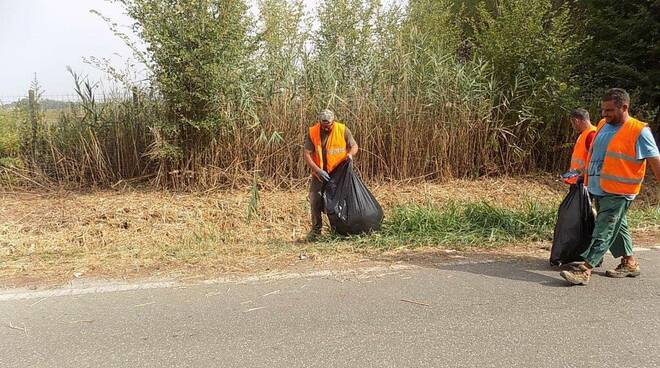 gli_operai_al_lavoro_lo_scorso_10_agosto_in_via_della_Querciola.jpg