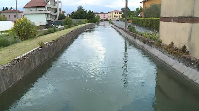 CONDOTTO-PUBBLICO-FOSSO-SAN-PIETRO-A-VICO-CON-ACQUA-ALTA.mp4.00_02_34_19.Immagine001.jpg