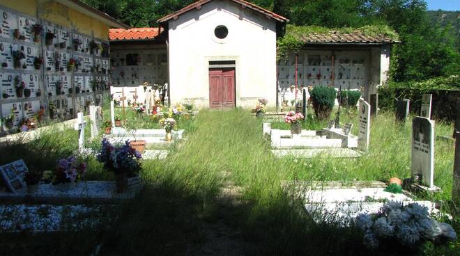 incuria_cimitero_sommocolonia_mese_agosto_2019.jpg