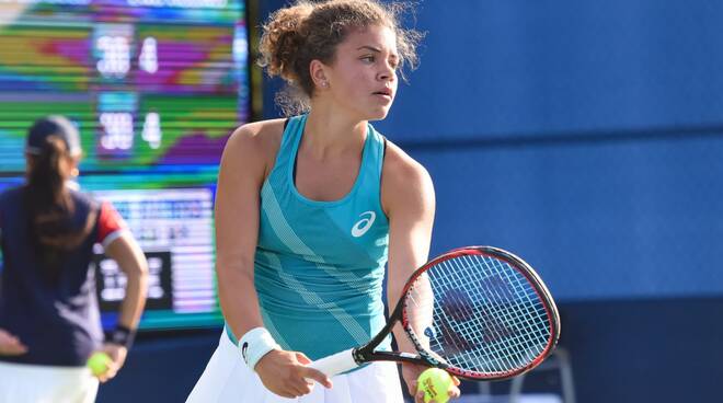 2017_US_Open_Tennis_-_Qualies_-_Miyu_Kato_JAP_def._Jasmine_Paolini_ITA_36391473470.jpg