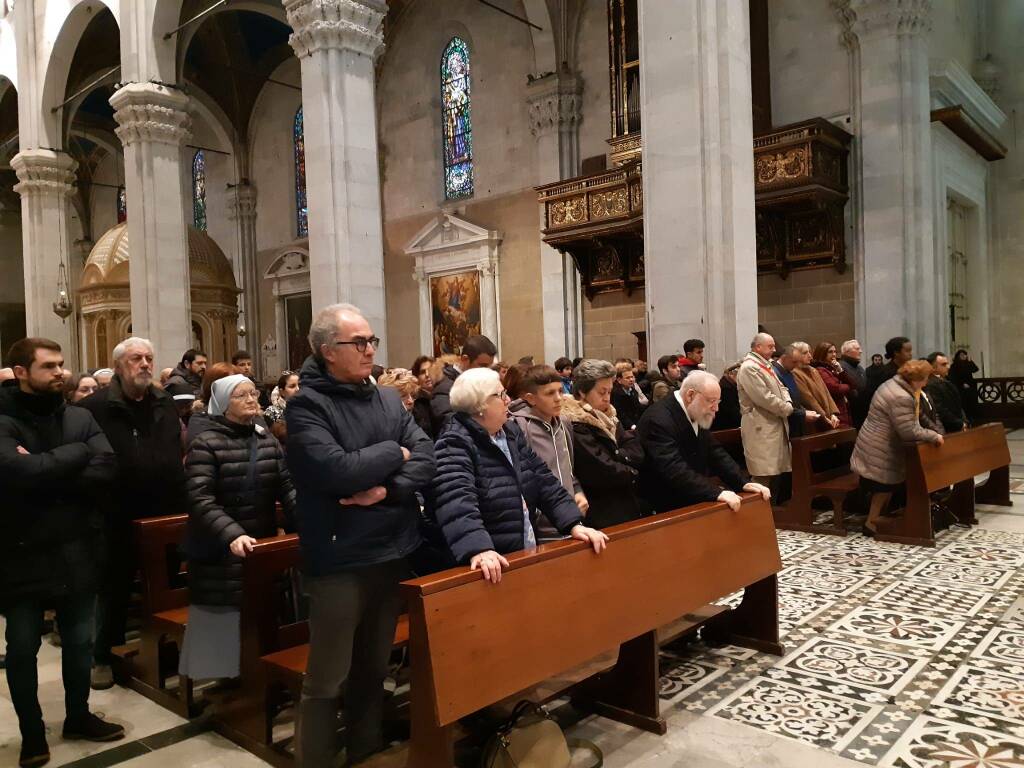 Folla in Cattedrale ai funerali di don Diomede Caselli
