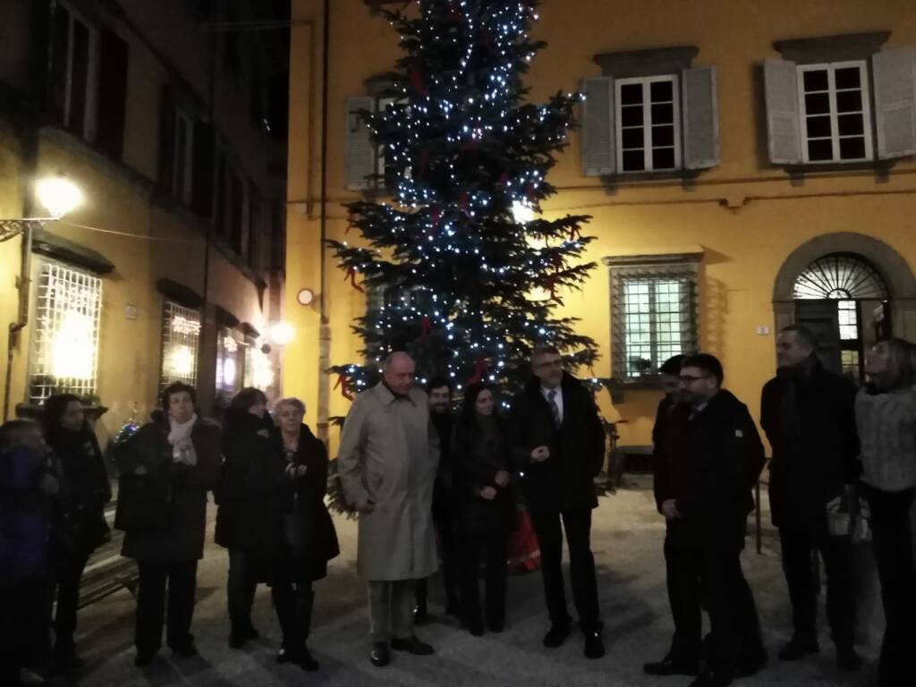 Un albero di Natale contro le violenze di genere