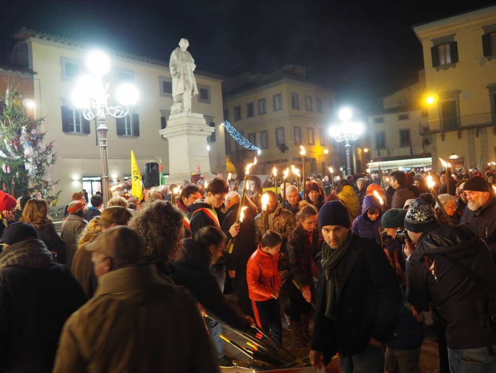 Fiaccolata per la pace e contro la guerra organizzata dal movimento Shalom a Fucecchio