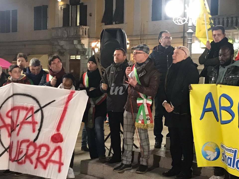 Fiaccolata per la pace e contro la guerra organizzata dal movimento Shalom a Fucecchio