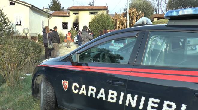 I carabinieri alla casa di Anchiano dove è morta una ragazza di 14 anni