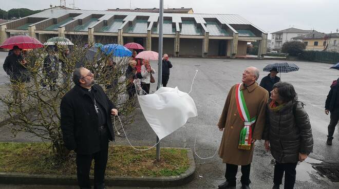 inaugurazione Lucca San Vito piazza vittime immigrazione