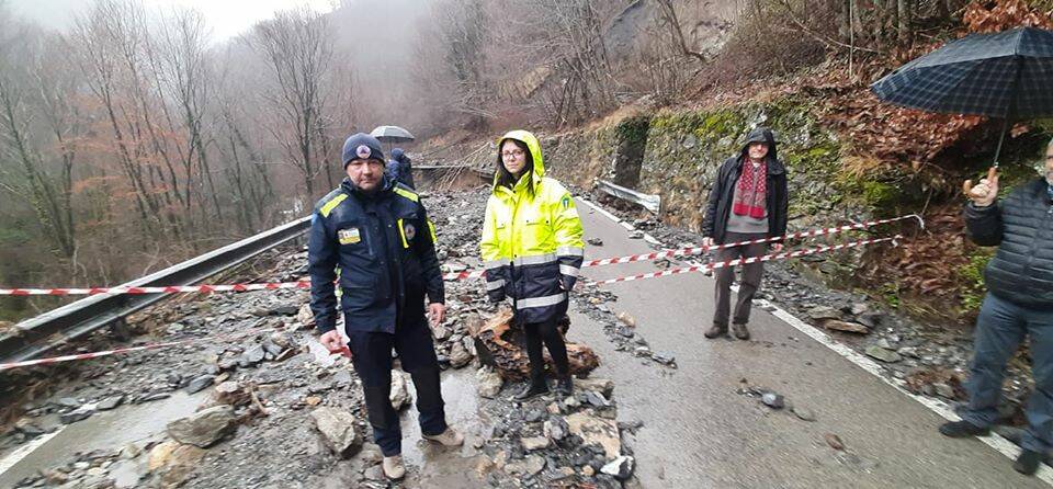 Frana sulla strada Provinciale di Valdarni