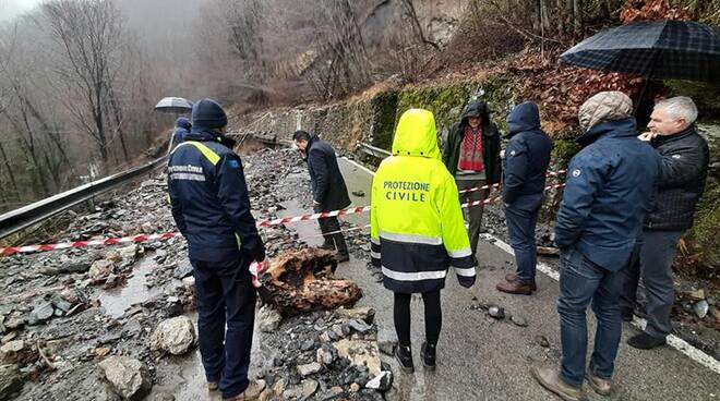 Frana sulla strada Provinciale di Valdarni