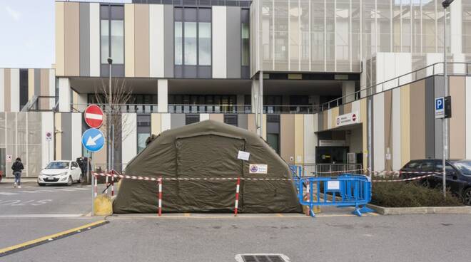 Tende e gazebo per il prefiltraggio all'ospedale di Lucca