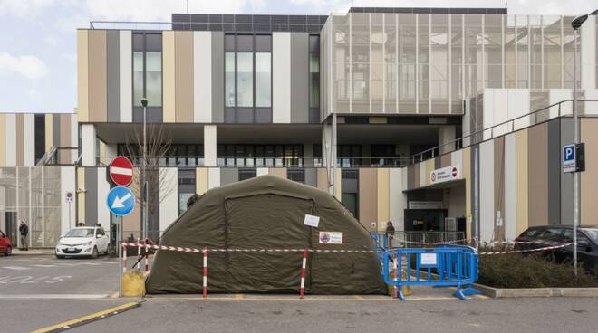 Tende e gazebo per il prefiltraggio all'ospedale di Lucca