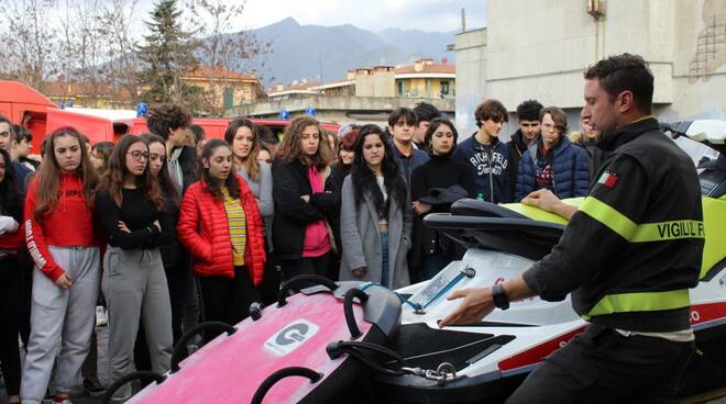 Vigili del fuoco al Don Lazzeri per una lezione sulla sicurezza