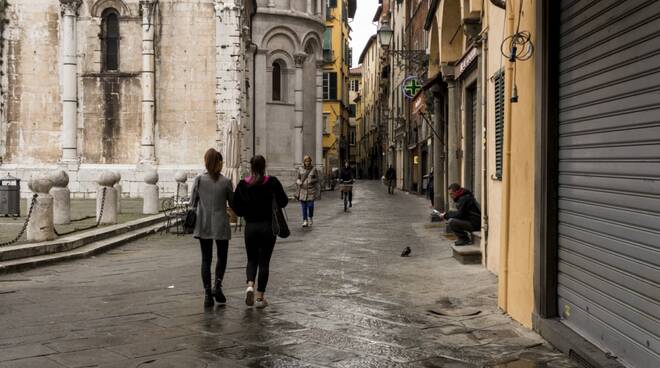 lucca centro storico deserto teatro del giglio