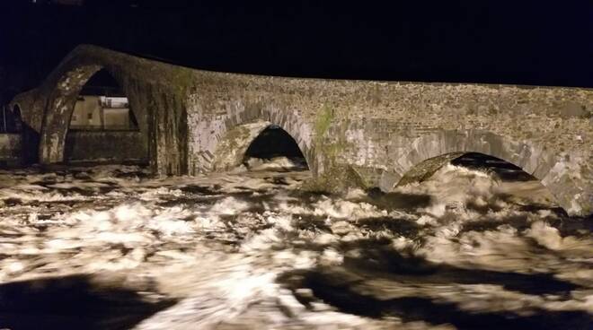 Ponte del Diavolo Borgo a Mozzano fiume Serchio livello acque