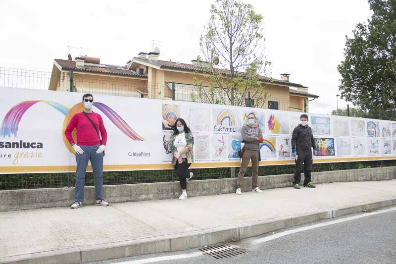 striscione ospedale San Luca Lucca trenta metri per il San Luca