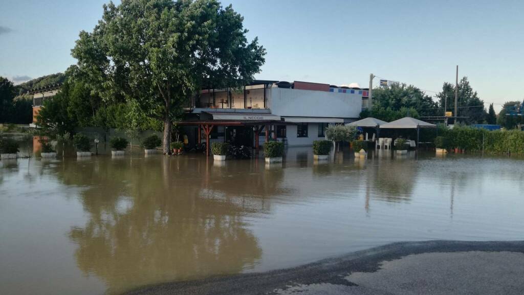 Porcari, si rompe l'argine del rio Ralla