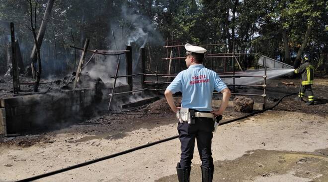 incendio Ponte ai Pini materiale plastico ricovero attrezzi