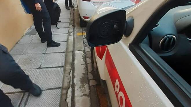 auto della polizia municipale danneggiate a montopoli valdarno