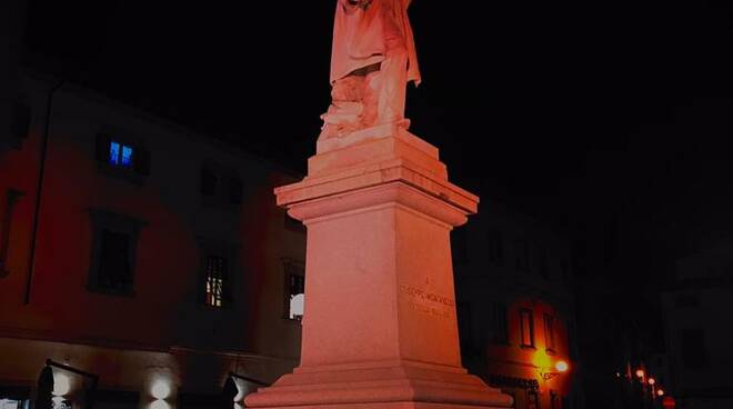 ottobre rosa, si illumina il monumento di piazza montanelli a fucecchio