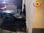 auto contro un muro nell'aretino