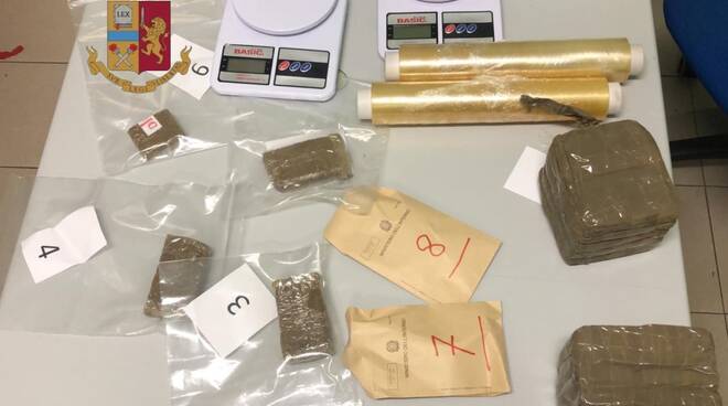 hashish cocaina sequestro polizia altopascio montecarlo