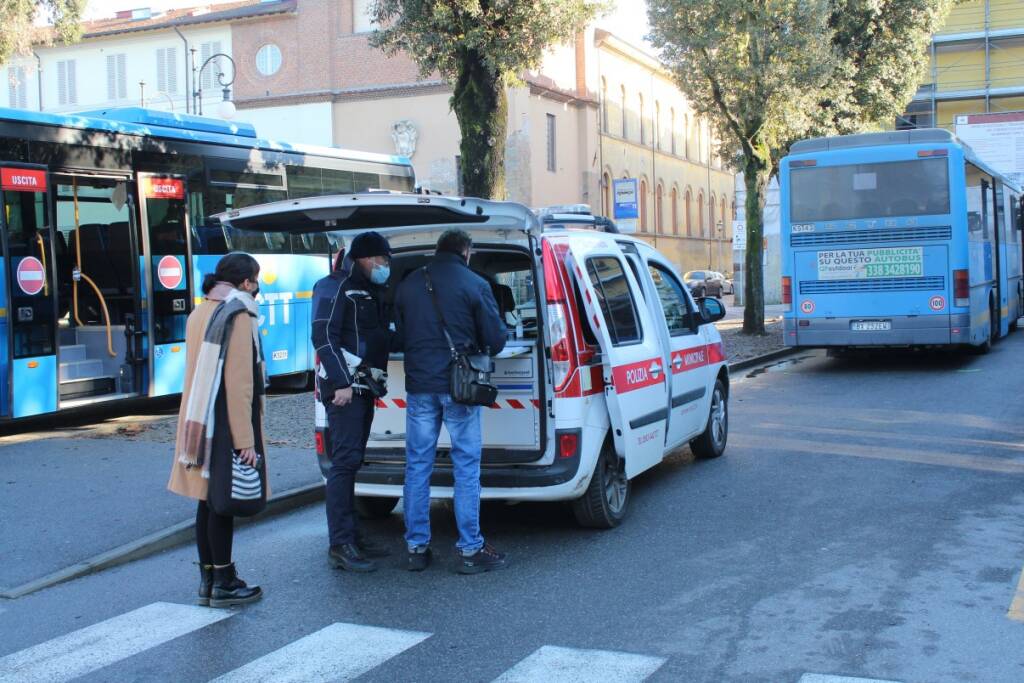 Incidente in piazzale Verdi: donna travolta da un bus