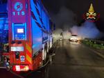 vigili del fuoco auto in fiamme Prato