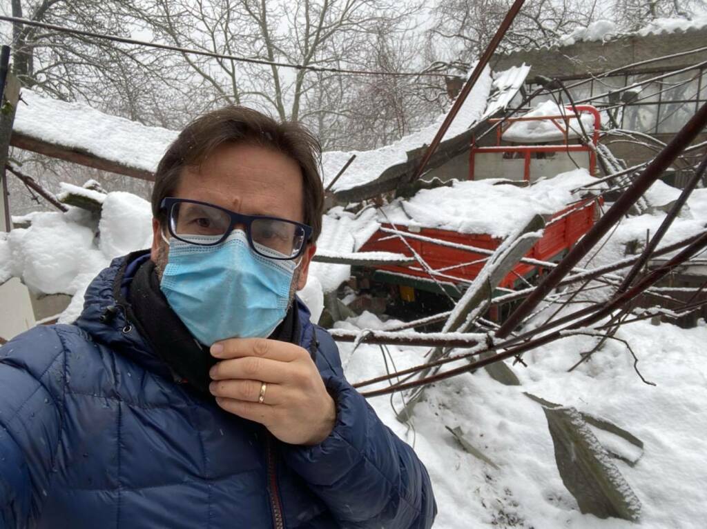 Crollo capannone per la neve a Sulcina