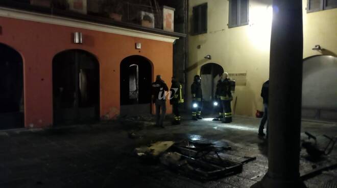 incendio ex Cafè Fellini piazzetta San Carlo 13 gennaio 2020 Lucca