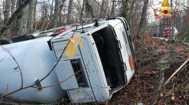 incidente bus ribaltato Firenzuola 