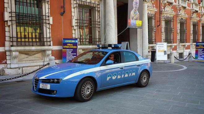 Polizia Massa