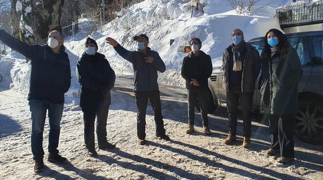 sopralluogo carabinieri forestali provincia strada provinciale radici