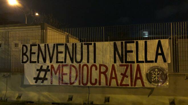 striscione Casapound