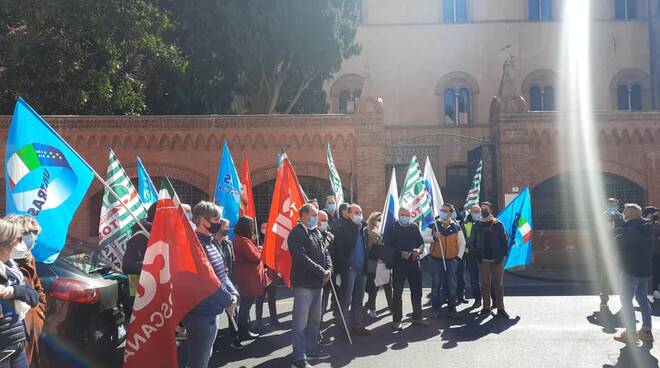 lavoratori aeroporti in presidio a Pisa e firenze