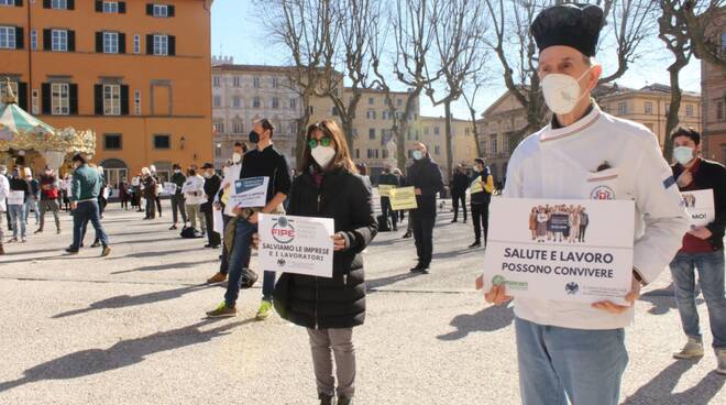 Piazza grande manifestazione commercio