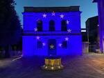 festa europa edifici illuminati di blu in Toscana