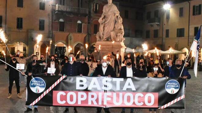 fratelli d'italia basta coprifuoco 